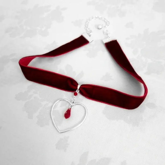 Red Heart Choker Necklace - Picture 1 of 3